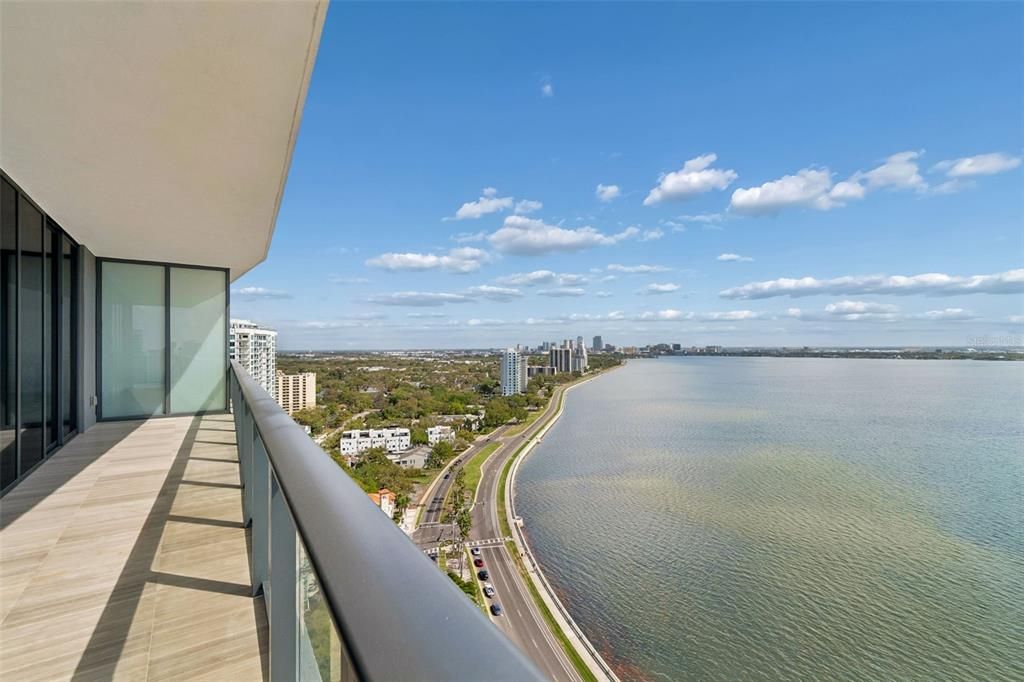 Active With Contract: $2,997,000 (3 beds, 3 baths, 2937 Square Feet)