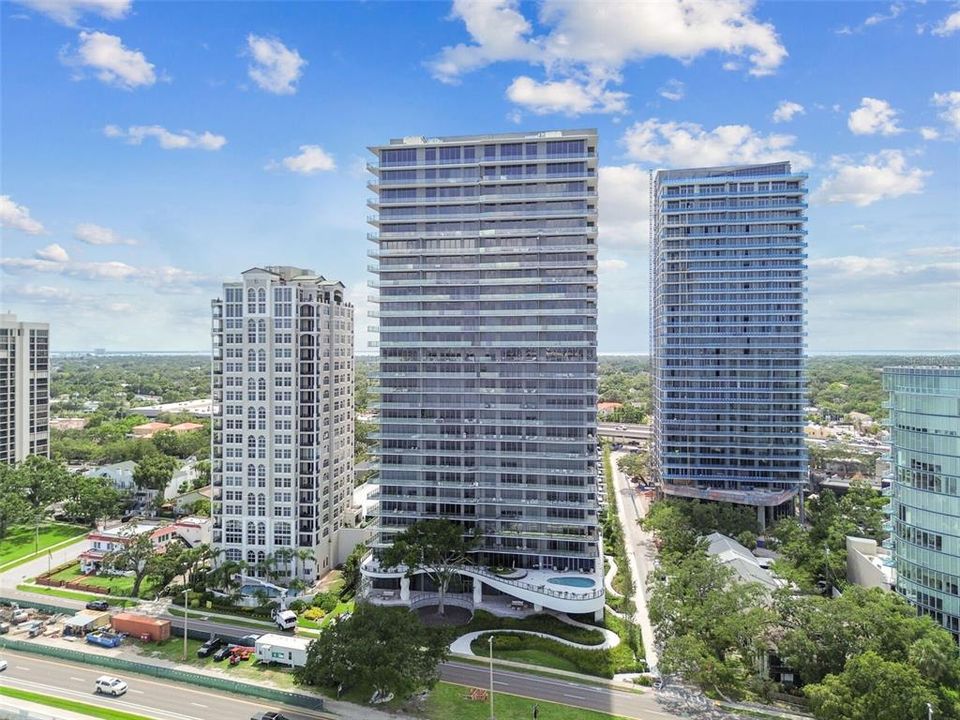 Active With Contract: $2,997,000 (3 beds, 3 baths, 2937 Square Feet)