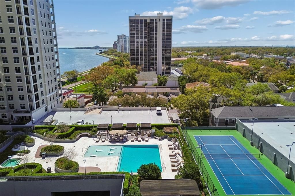 Active With Contract: $2,997,000 (3 beds, 3 baths, 2937 Square Feet)