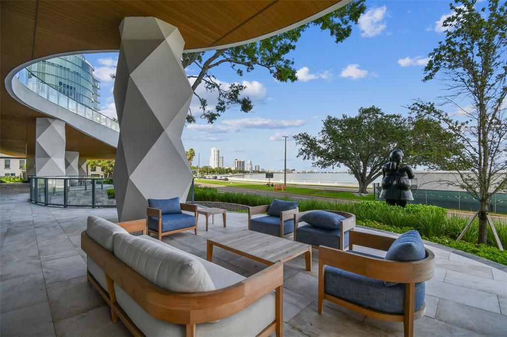 Active With Contract: $2,997,000 (3 beds, 3 baths, 2937 Square Feet)
