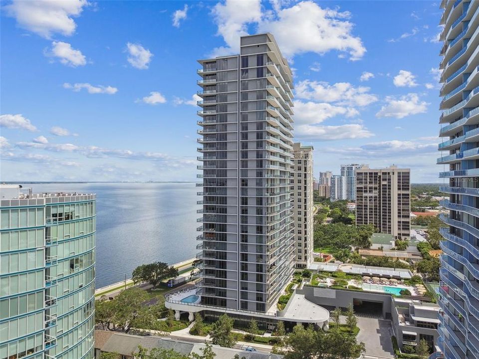 Active With Contract: $2,997,000 (3 beds, 3 baths, 2937 Square Feet)