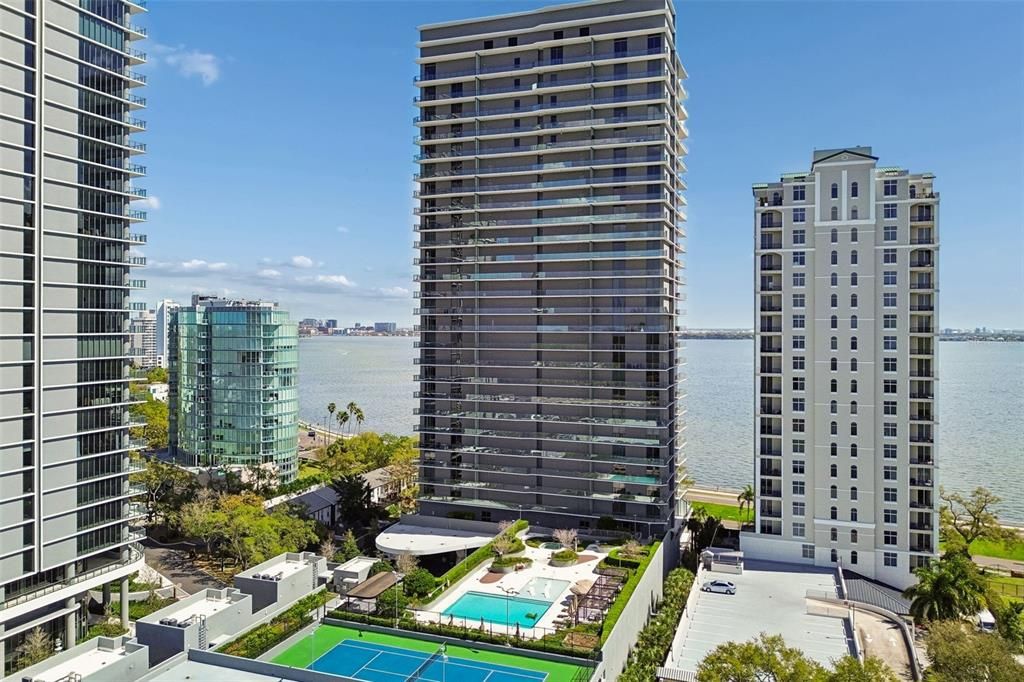 Active With Contract: $2,997,000 (3 beds, 3 baths, 2937 Square Feet)