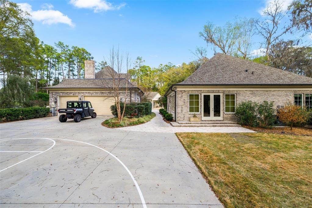 For Sale: $3,989,900 (5 beds, 6 baths, 8065 Square Feet)