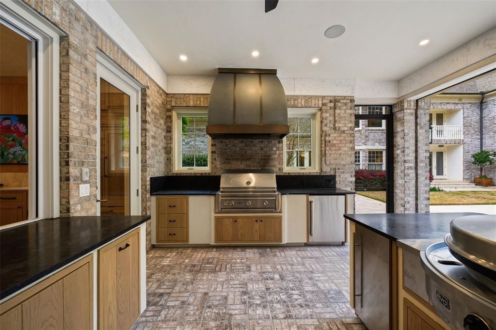 For Sale: $3,989,900 (5 beds, 6 baths, 8065 Square Feet)