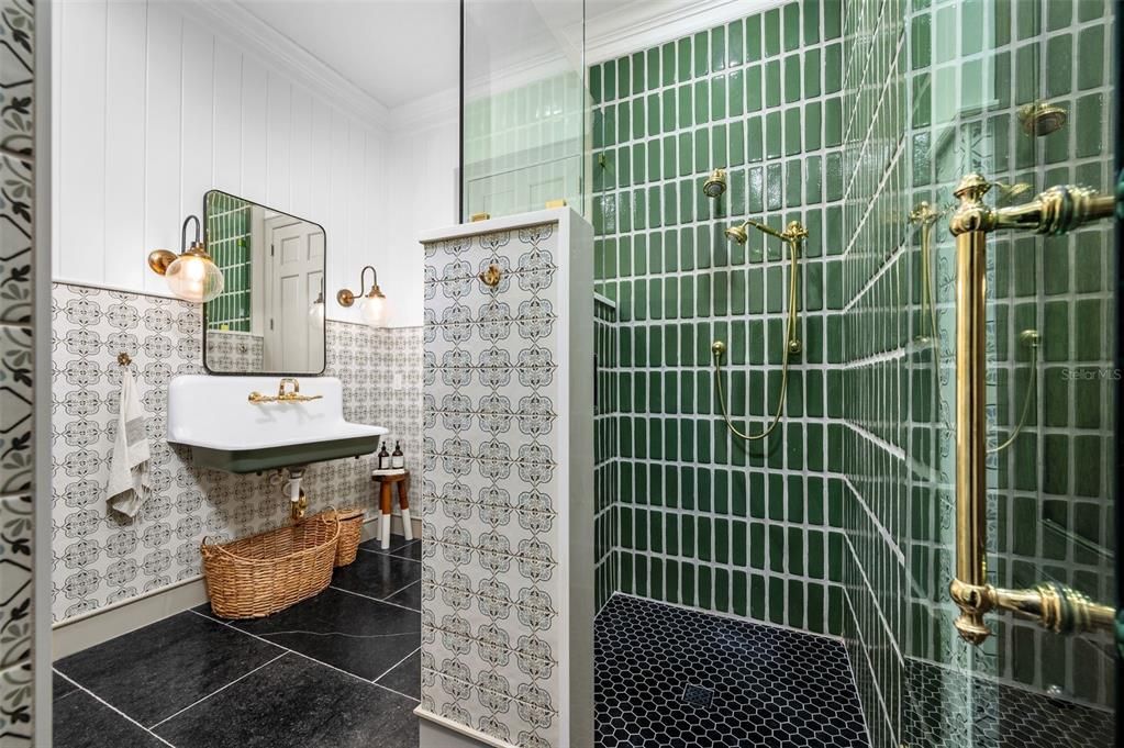 For Sale: $3,989,900 (5 beds, 6 baths, 8065 Square Feet)