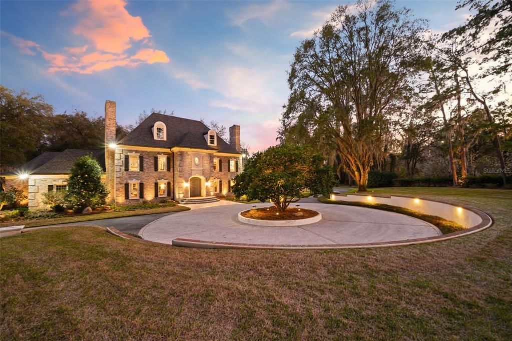 For Sale: $3,989,900 (5 beds, 6 baths, 8065 Square Feet)