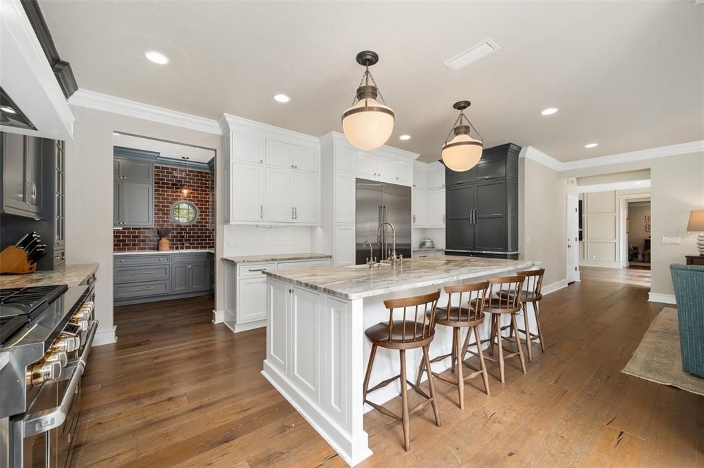 For Sale: $3,989,900 (5 beds, 6 baths, 8065 Square Feet)