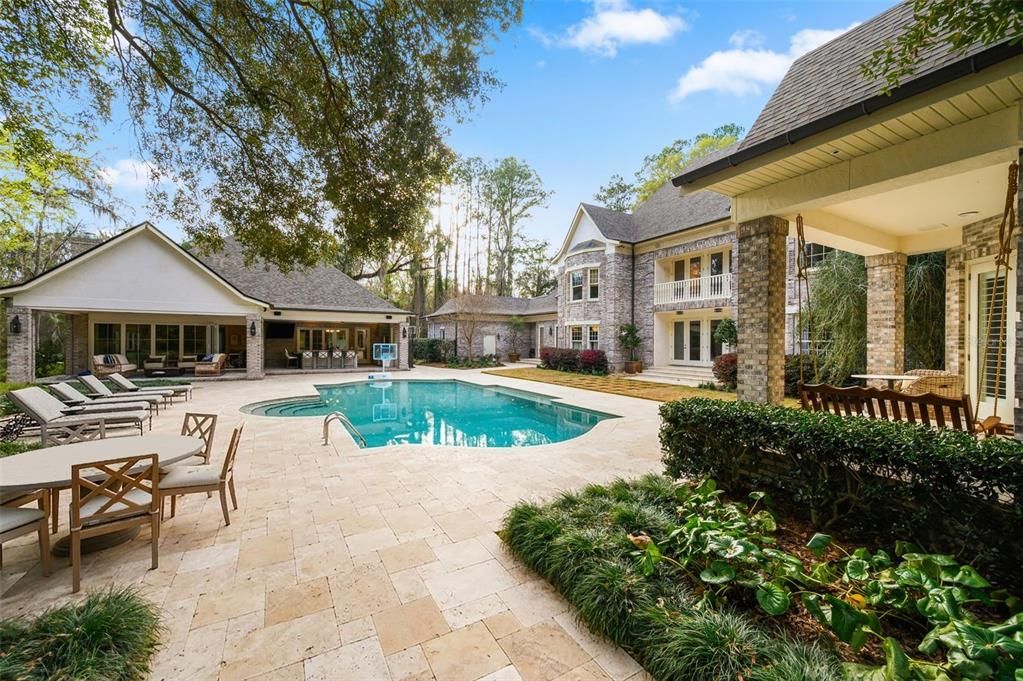 For Sale: $3,989,900 (5 beds, 6 baths, 8065 Square Feet)