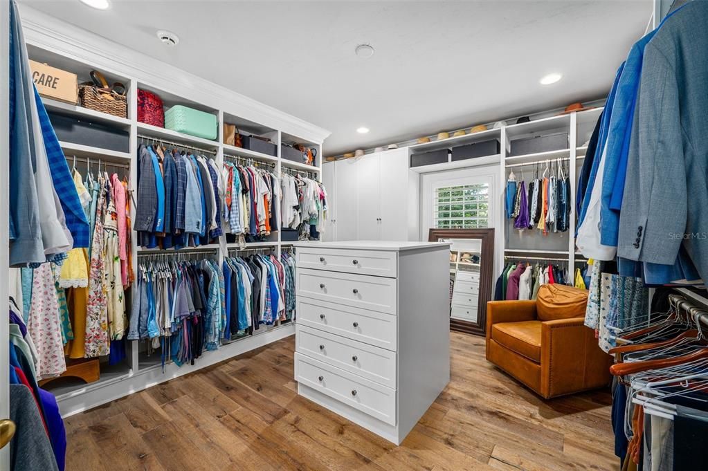 For Sale: $3,989,900 (5 beds, 6 baths, 8065 Square Feet)