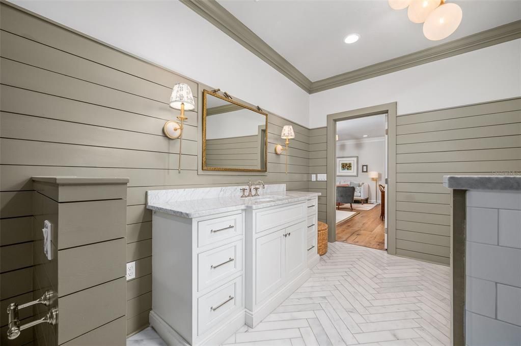 For Sale: $3,989,900 (5 beds, 6 baths, 8065 Square Feet)