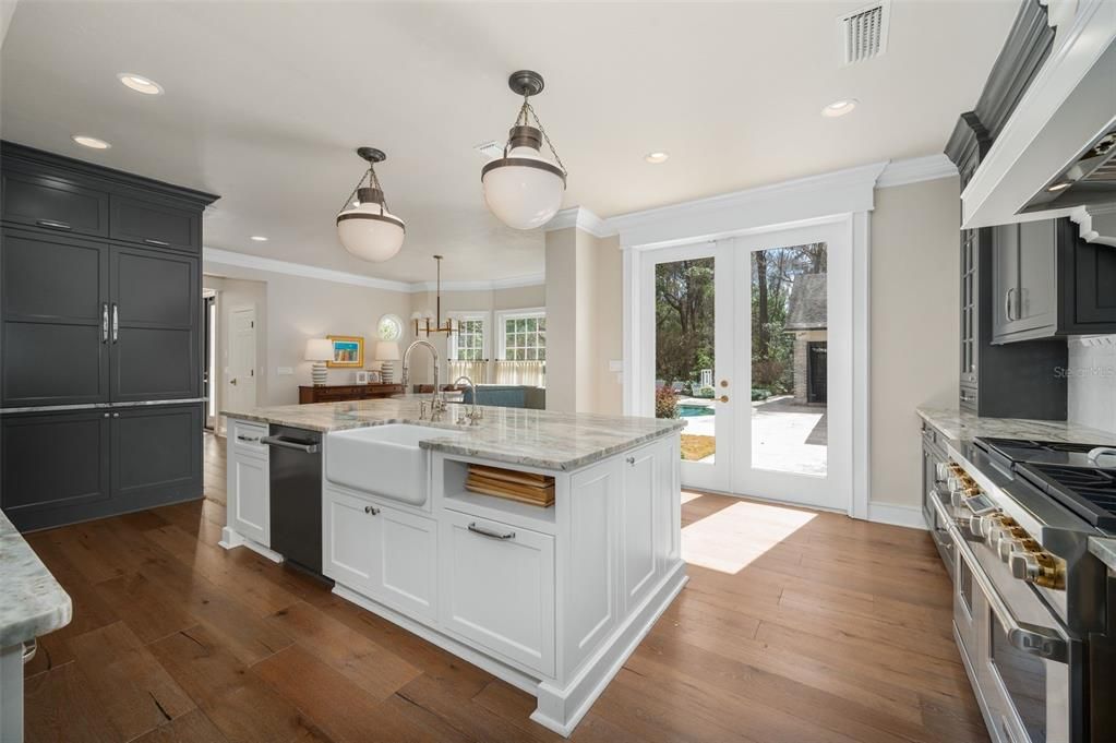 For Sale: $3,989,900 (5 beds, 6 baths, 8065 Square Feet)