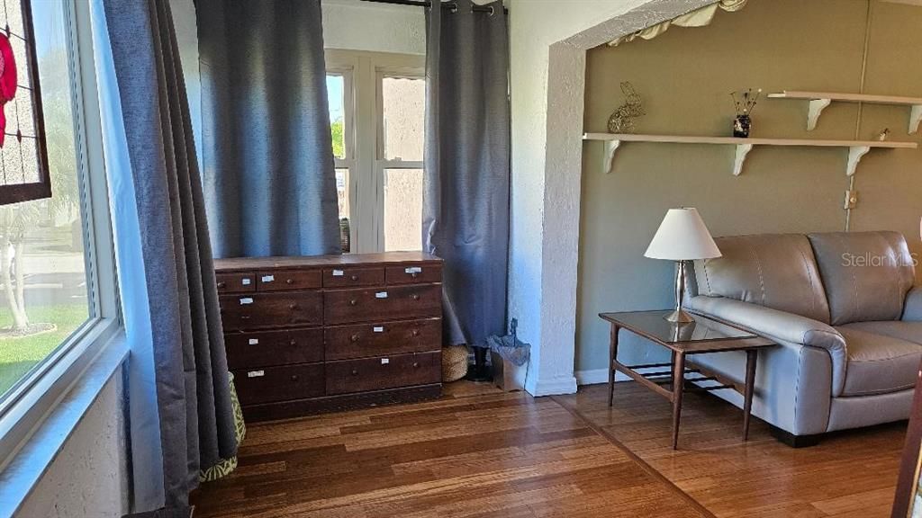 Под контрактом: $139,900 (2 спален, 2 ванн, 1050 Квадратных фут)