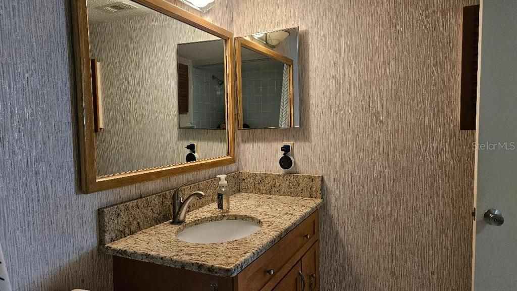 Под контрактом: $139,900 (2 спален, 2 ванн, 1050 Квадратных фут)