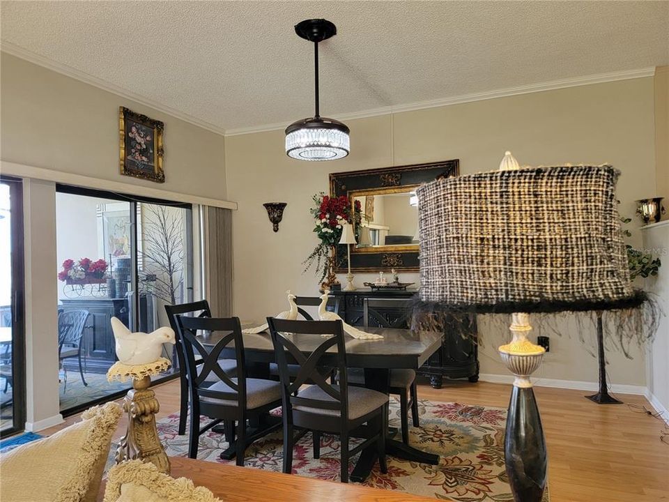 На продажу: $395,000 (4 спален, 2 ванн, 2700 Квадратных фут)