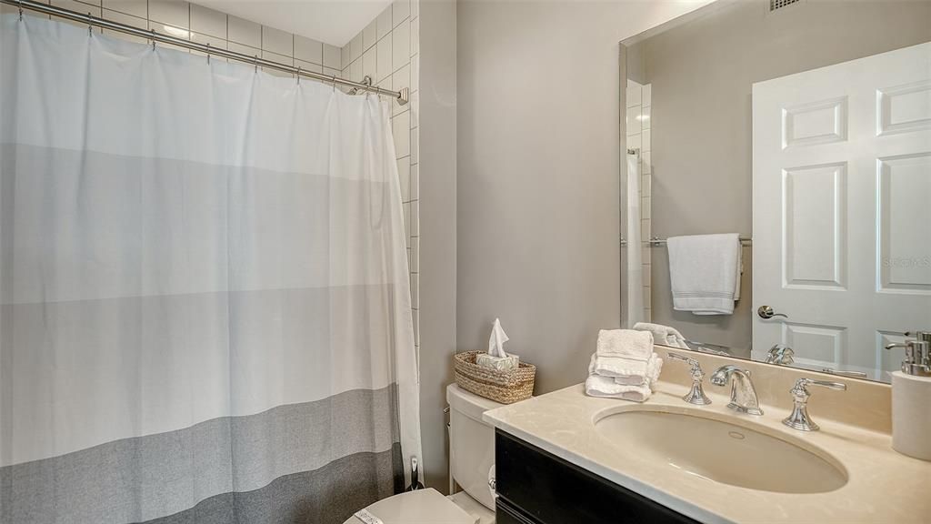 В аренду: $10,500 (2 спален, 2 ванн, 1707 Квадратных фут)