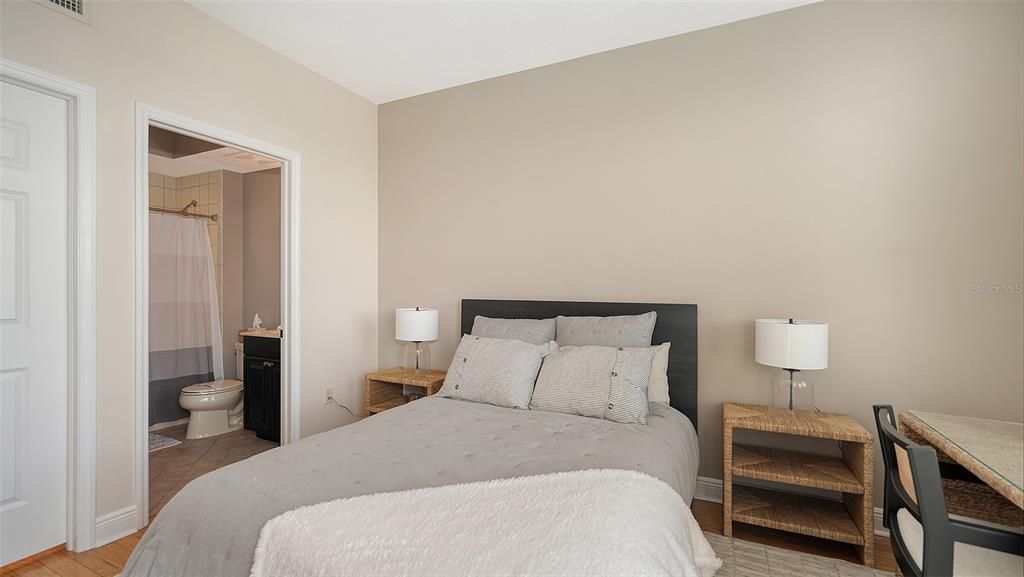 В аренду: $10,500 (2 спален, 2 ванн, 1707 Квадратных фут)