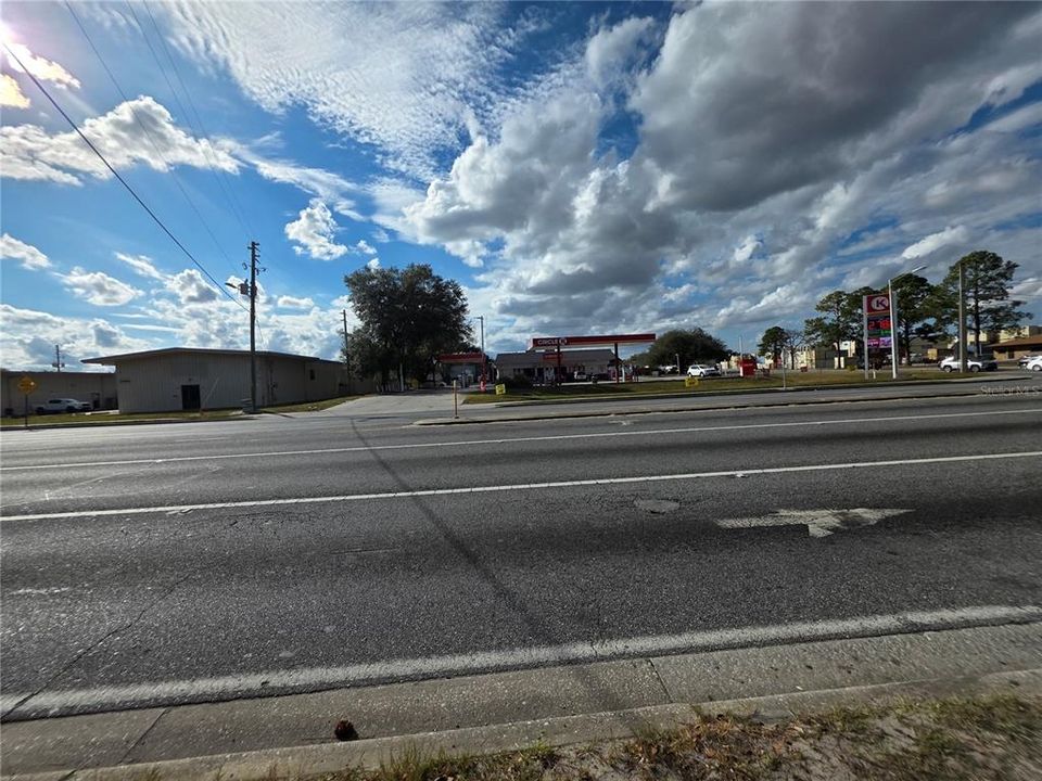 待售: $589,000 (0.86 acres)
