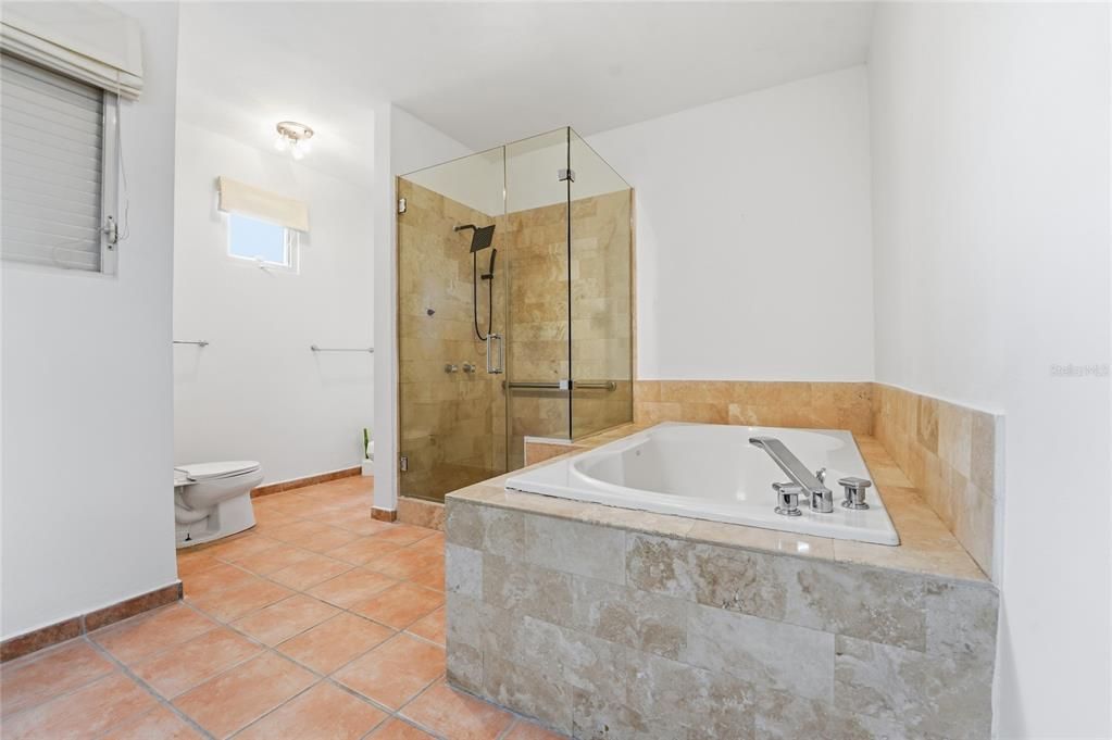 En Venta: $4,500,000 (3 camas, 3 baños, 3000 Pies cuadrados)