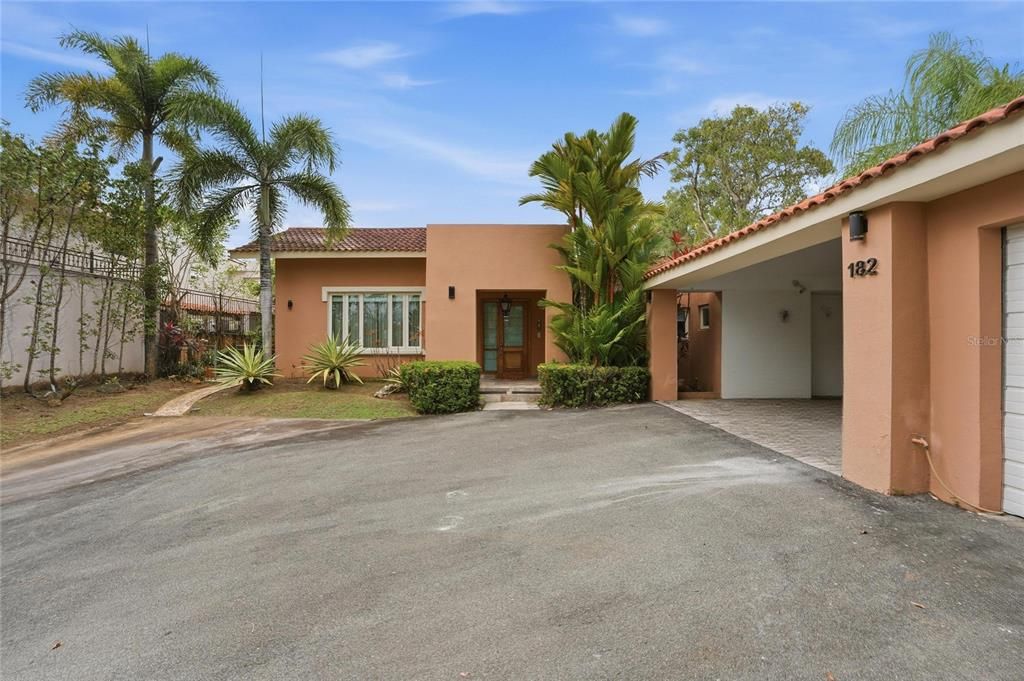 En Venta: $4,500,000 (3 camas, 3 baños, 3000 Pies cuadrados)