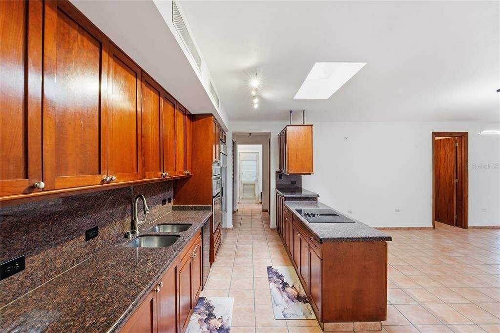 En Venta: $4,500,000 (3 camas, 3 baños, 3000 Pies cuadrados)