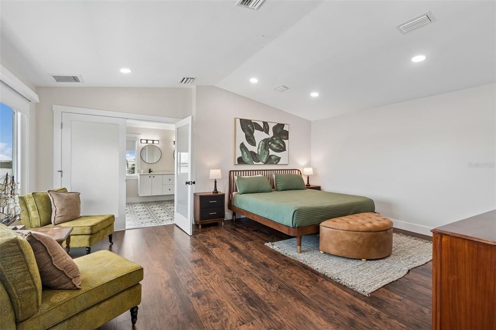 En Venta: $2,849,900 (4 camas, 4 baños, 3319 Pies cuadrados)