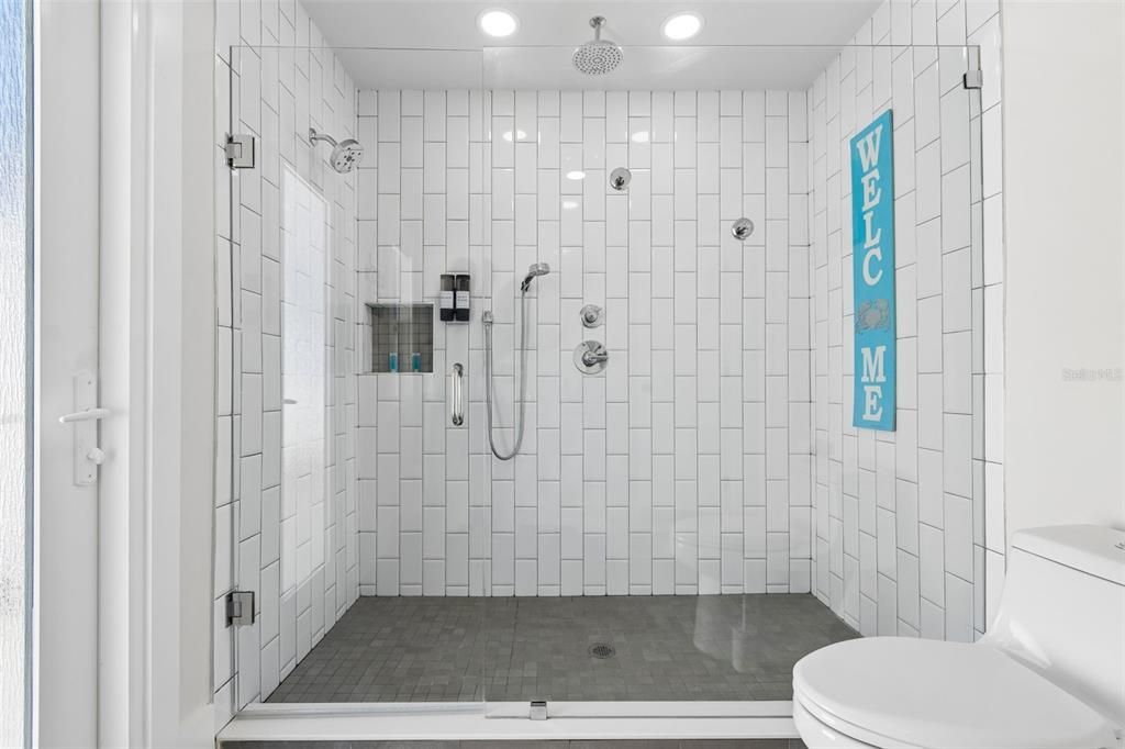 En Venta: $2,849,900 (4 camas, 4 baños, 3319 Pies cuadrados)