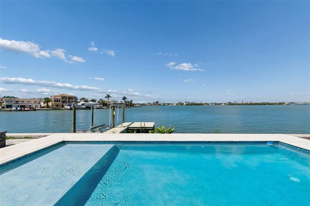 En Venta: $2,849,900 (4 camas, 4 baños, 3319 Pies cuadrados)