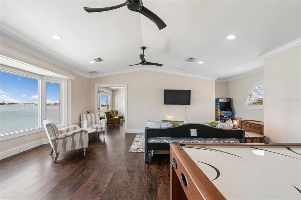 En Venta: $2,849,900 (4 camas, 4 baños, 3319 Pies cuadrados)