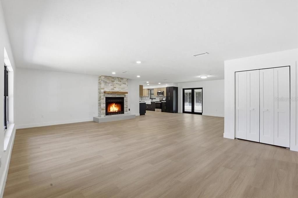 For Sale: $319,990 (3 beds, 3 baths, 1963 Square Feet)