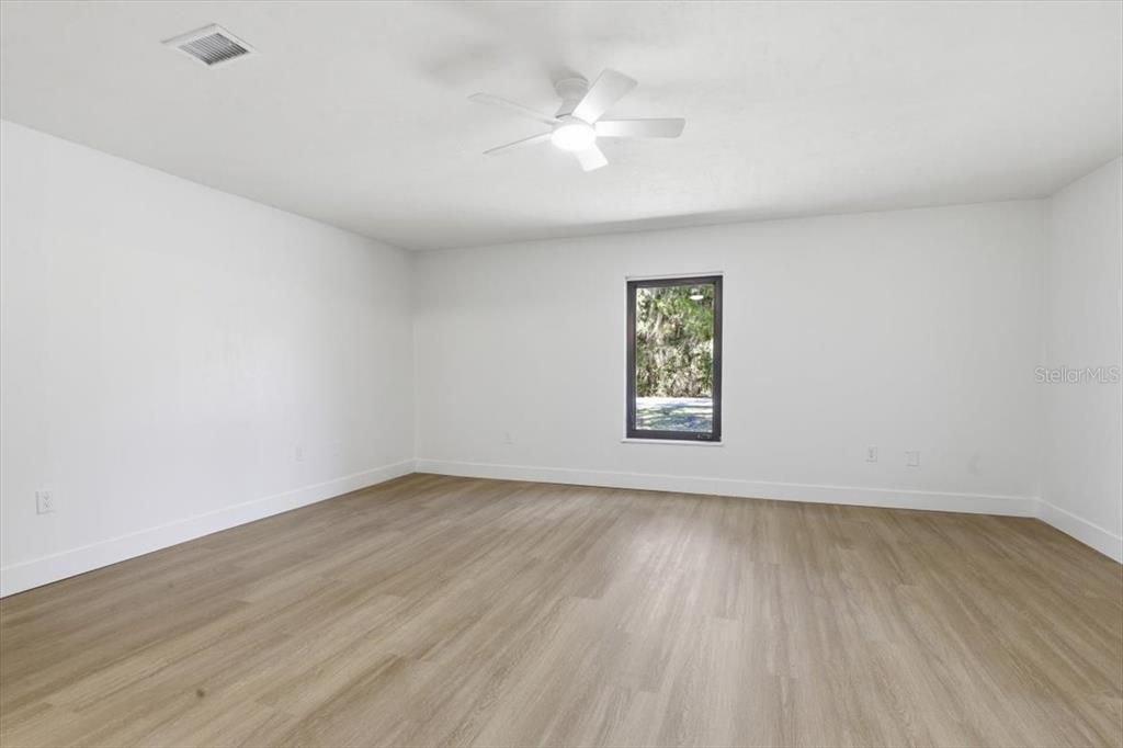 For Sale: $319,990 (3 beds, 3 baths, 1963 Square Feet)