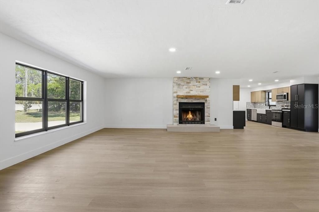 For Sale: $319,990 (3 beds, 3 baths, 1963 Square Feet)