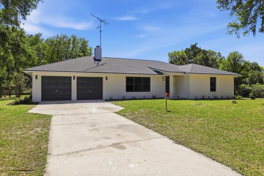 For Sale: $319,990 (3 beds, 3 baths, 1963 Square Feet)