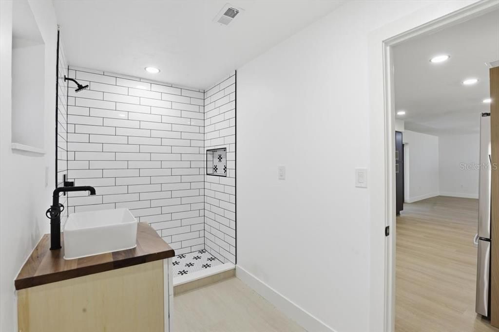 For Sale: $319,990 (3 beds, 3 baths, 1963 Square Feet)