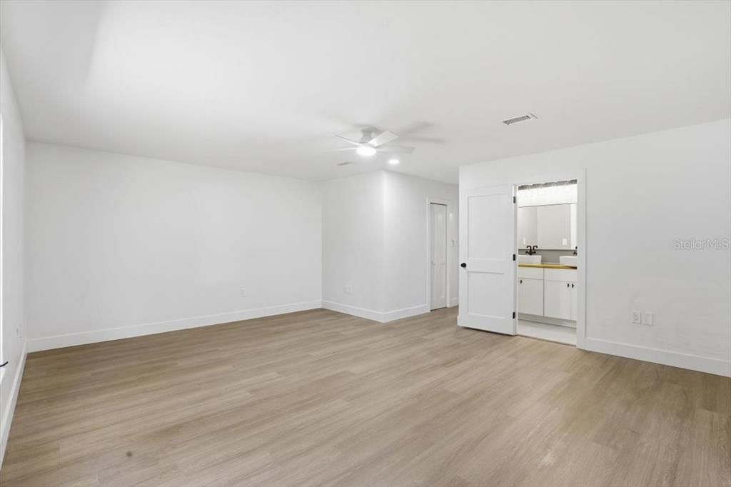 For Sale: $319,990 (3 beds, 3 baths, 1963 Square Feet)