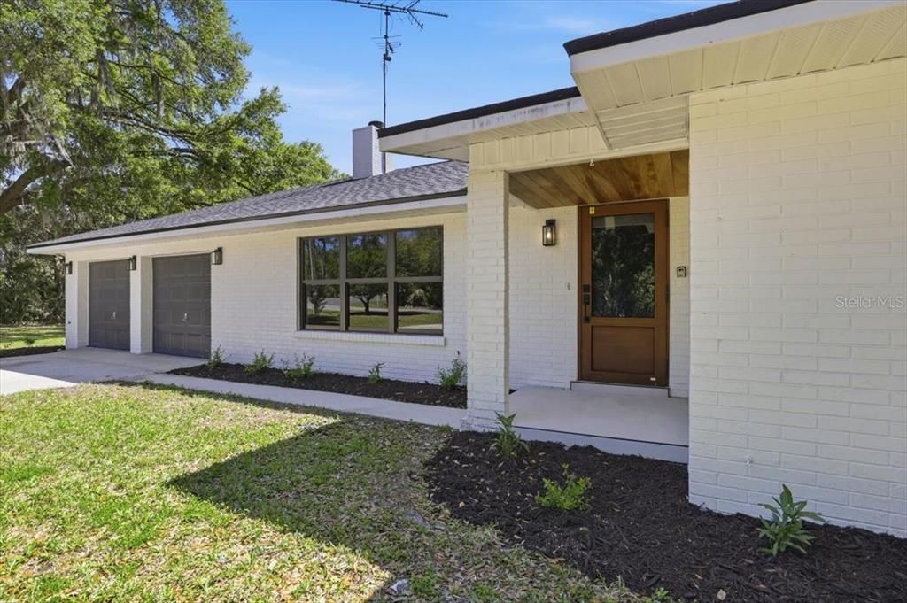 For Sale: $319,990 (3 beds, 3 baths, 1963 Square Feet)