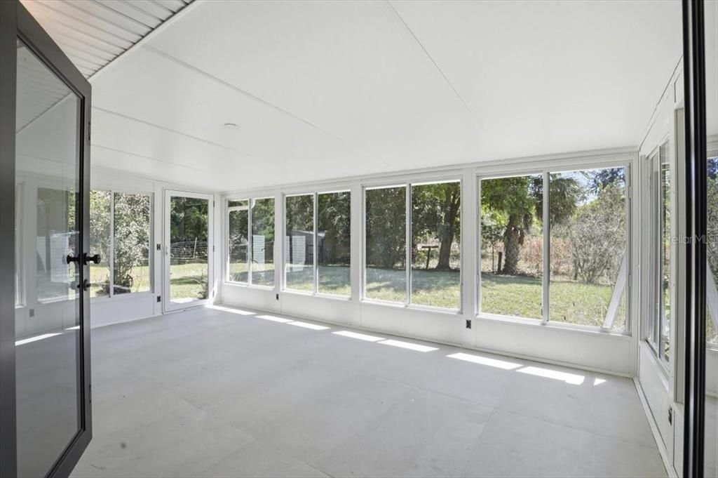 For Sale: $319,990 (3 beds, 3 baths, 1963 Square Feet)