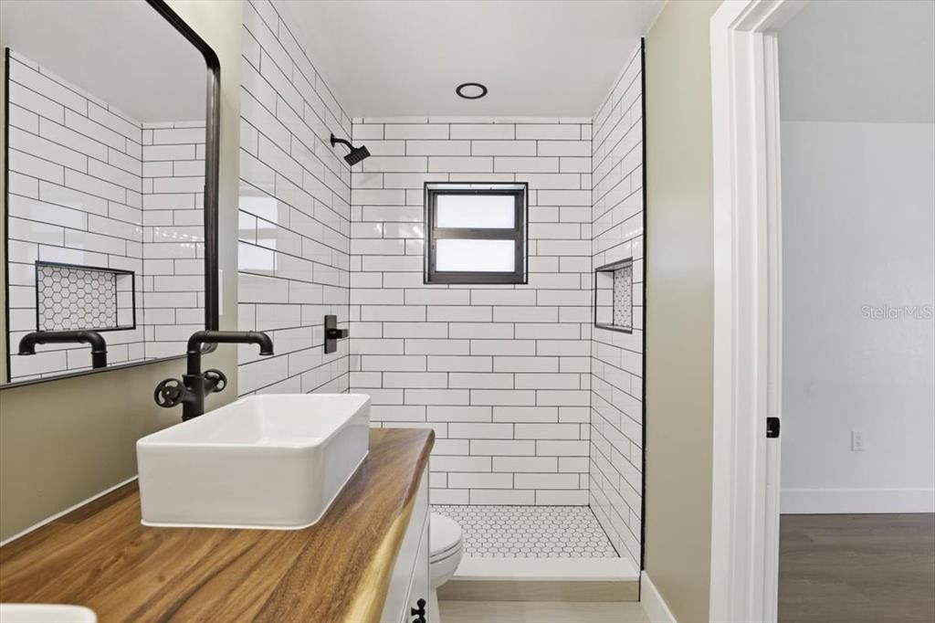 For Sale: $319,990 (3 beds, 3 baths, 1963 Square Feet)