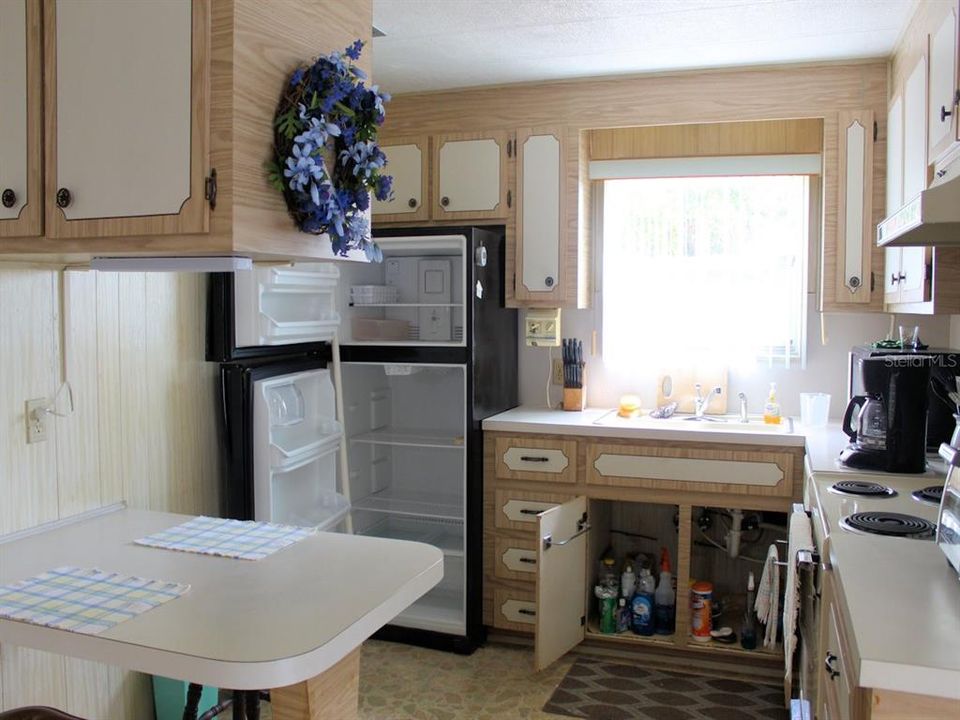 Active With Contract: $57,000 (2 beds, 2 baths, 952 Square Feet)