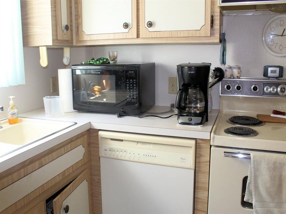 Active With Contract: $57,000 (2 beds, 2 baths, 952 Square Feet)