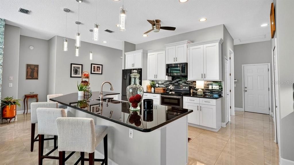 На продажу: $689,900 (4 спален, 2 ванн, 2620 Квадратных фут)