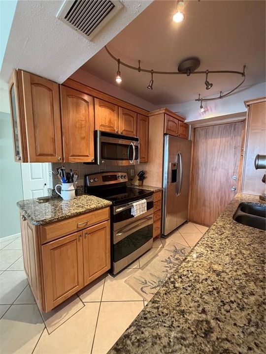 For Rent: $2,500 (2 beds, 2 baths, 1062 Square Feet)