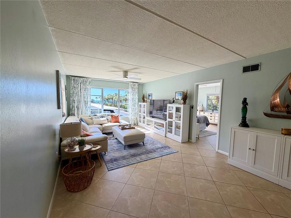 For Rent: $2,500 (2 beds, 2 baths, 1062 Square Feet)