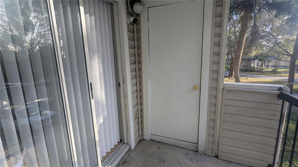 Activo con contrato: $1,650 (2 camas, 2 baños, 864 Pies cuadrados)