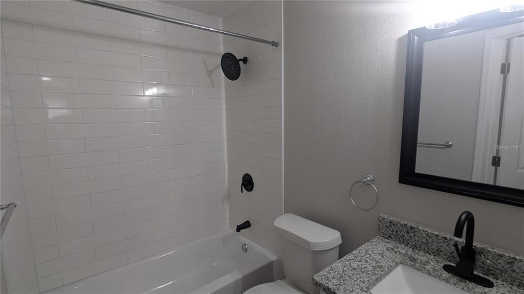 Activo con contrato: $1,650 (2 camas, 2 baños, 864 Pies cuadrados)