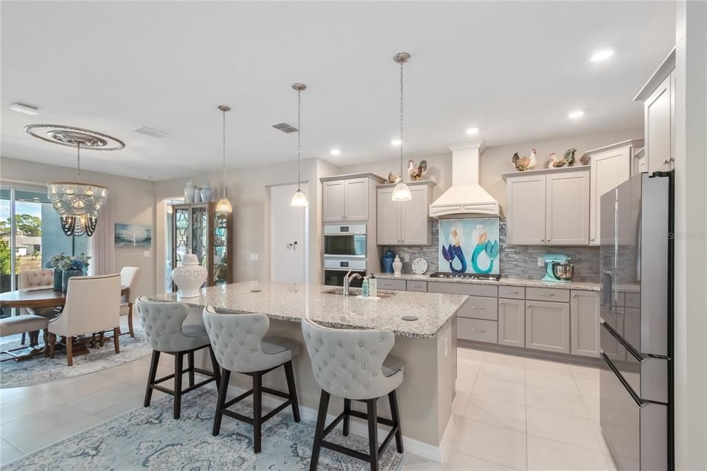 For Sale: $440,000 (2 beds, 2 baths, 1983 Square Feet)