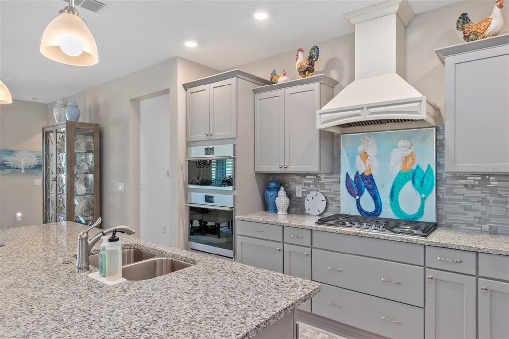 For Sale: $440,000 (2 beds, 2 baths, 1983 Square Feet)