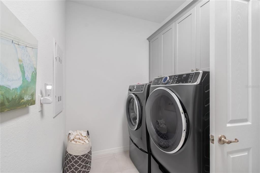 For Sale: $440,000 (2 beds, 2 baths, 1983 Square Feet)