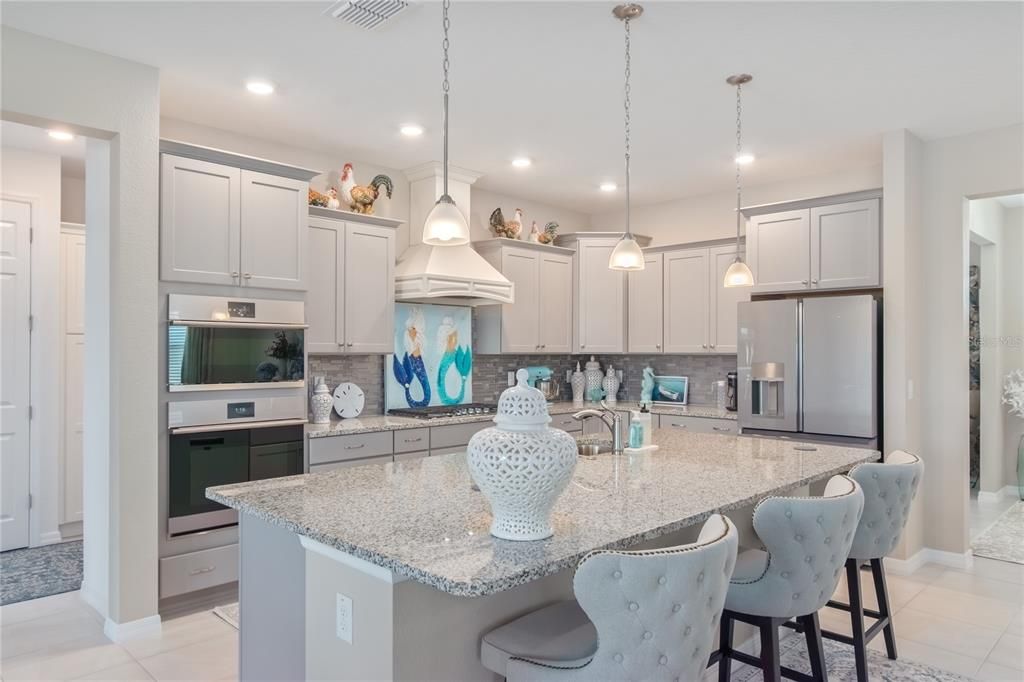 For Sale: $440,000 (2 beds, 2 baths, 1983 Square Feet)