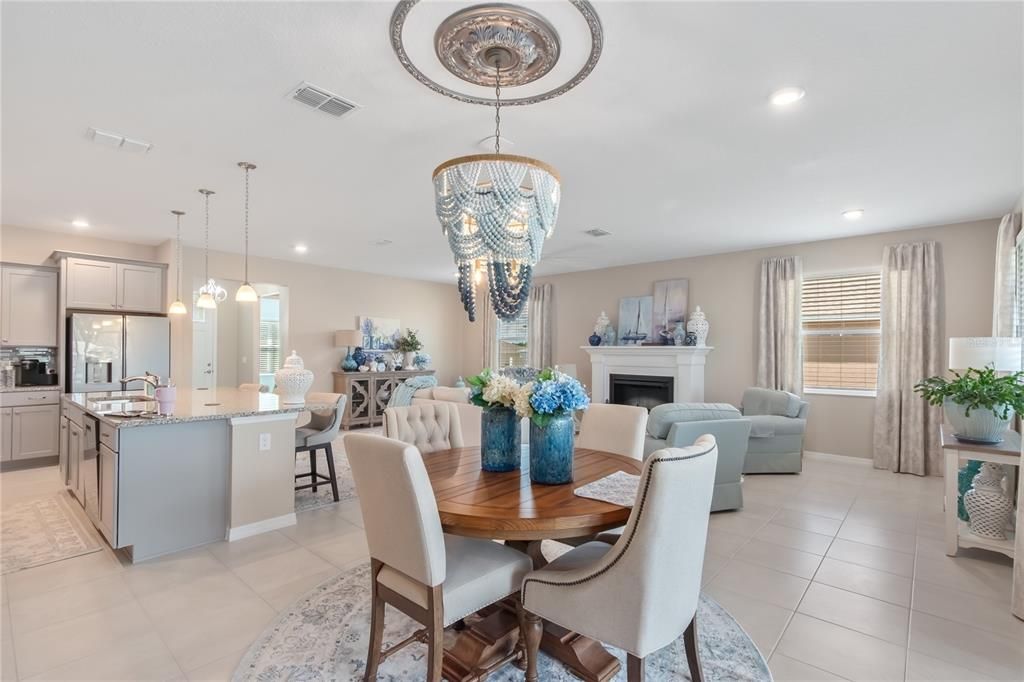 For Sale: $440,000 (2 beds, 2 baths, 1983 Square Feet)