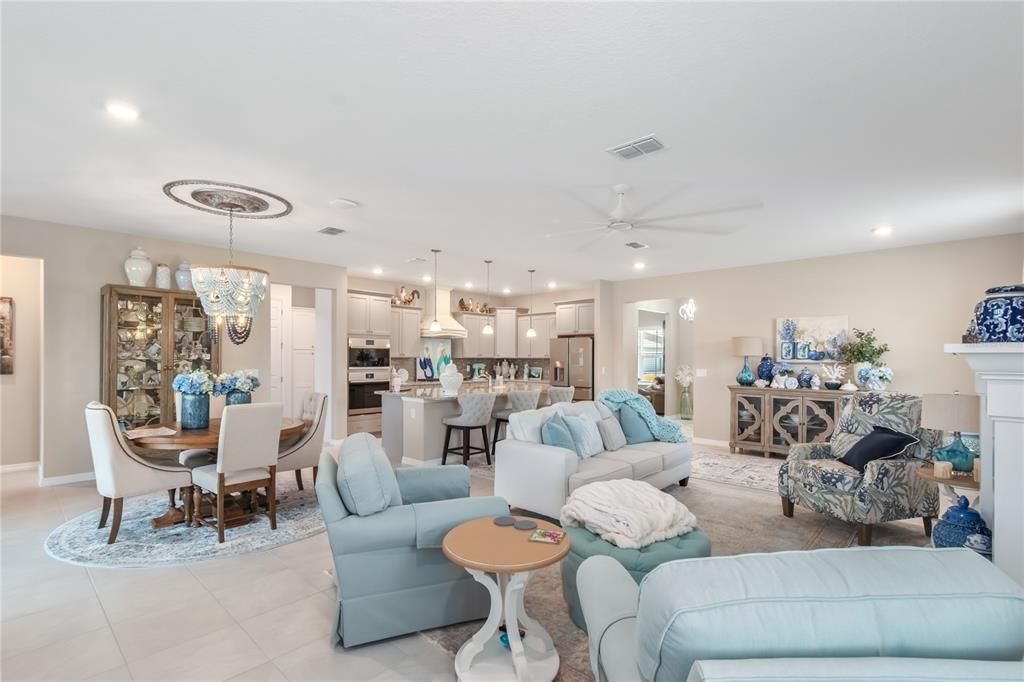 For Sale: $440,000 (2 beds, 2 baths, 1983 Square Feet)